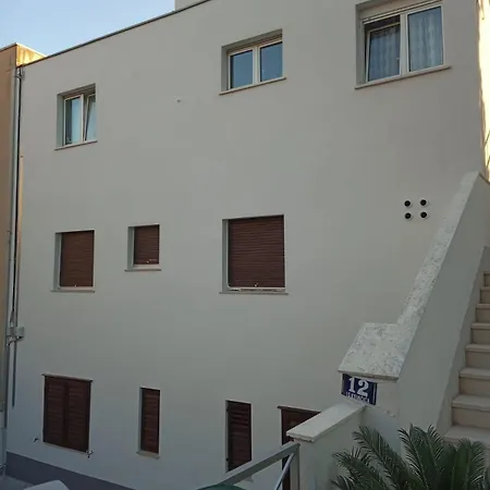 Apartment Oasis